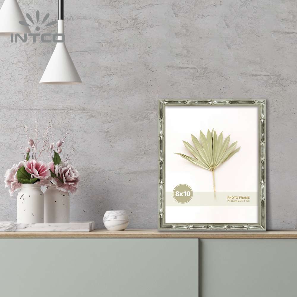 With a silver bamboo border, Intco photo frame creates an elegant way to display your favorite pictures